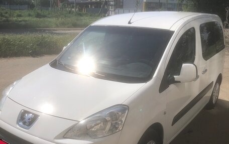Peugeot Partner II рестайлинг 2, 2010 год, 680 000 рублей, 1 фотография