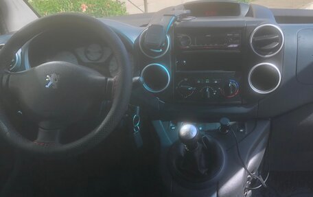 Peugeot Partner II рестайлинг 2, 2010 год, 680 000 рублей, 11 фотография