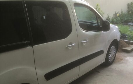 Peugeot Partner II рестайлинг 2, 2010 год, 680 000 рублей, 20 фотография