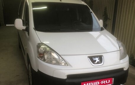Peugeot Partner II рестайлинг 2, 2010 год, 680 000 рублей, 21 фотография