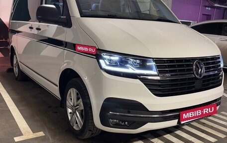 Volkswagen Multivan T6 рестайлинг, 2021 год, 7 350 000 рублей, 1 фотография