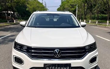 Volkswagen T-Roc I, 2022 год, 1 770 000 рублей, 2 фотография