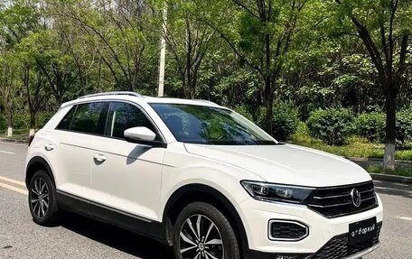 Volkswagen T-Roc I, 2022 год, 1 770 000 рублей, 3 фотография