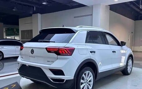 Volkswagen T-Roc I, 2022 год, 1 739 000 рублей, 5 фотография