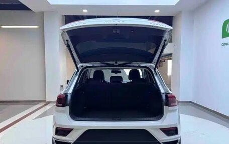 Volkswagen T-Roc I, 2022 год, 1 825 000 рублей, 17 фотография