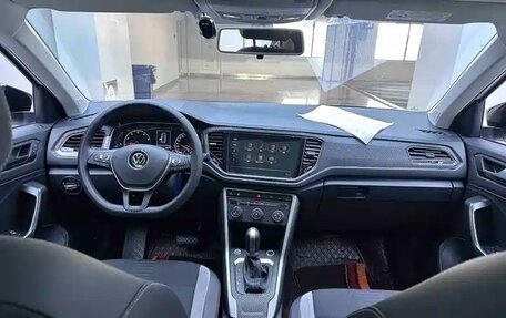 Volkswagen T-Roc I, 2022 год, 1 739 000 рублей, 11 фотография