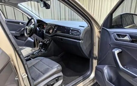 Volkswagen T-Roc I, 2022 год, 1 791 000 рублей, 9 фотография