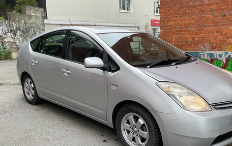 Toyota Prius, 2010 год, 690 000 рублей, 3 фотография