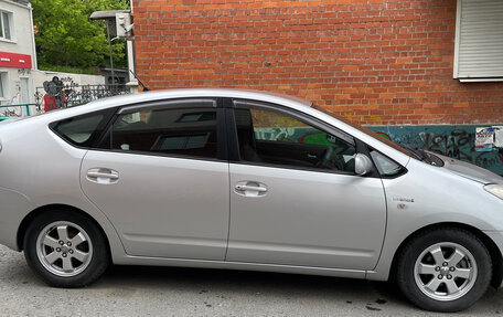 Toyota Prius, 2010 год, 690 000 рублей, 11 фотография