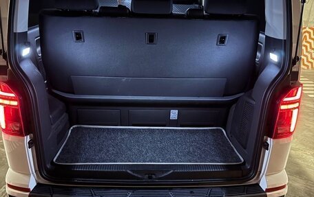 Volkswagen Multivan T6 рестайлинг, 2021 год, 7 350 000 рублей, 9 фотография