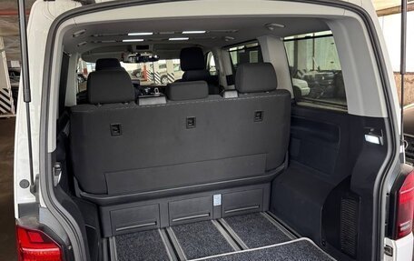 Volkswagen Multivan T6 рестайлинг, 2021 год, 7 350 000 рублей, 10 фотография
