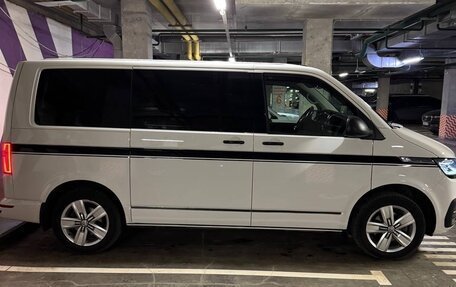 Volkswagen Multivan T6 рестайлинг, 2021 год, 7 350 000 рублей, 6 фотография