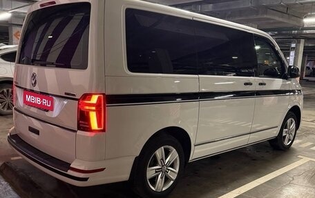 Volkswagen Multivan T6 рестайлинг, 2021 год, 7 350 000 рублей, 5 фотография