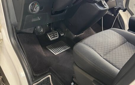 Volkswagen Multivan T6 рестайлинг, 2021 год, 7 350 000 рублей, 14 фотография