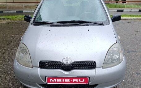 Toyota Yaris I рестайлинг, 2000 год, 230 000 рублей, 1 фотография
