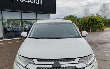 Mitsubishi Outlander III рестайлинг 3, 2017 год, 1 699 000 рублей, 5 фотография