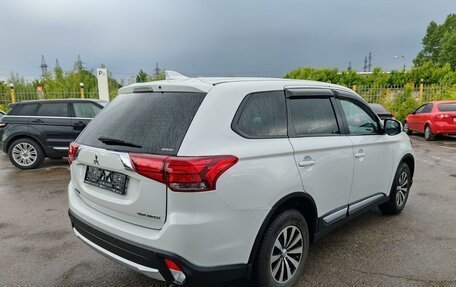 Mitsubishi Outlander III рестайлинг 3, 2017 год, 1 699 000 рублей, 2 фотография
