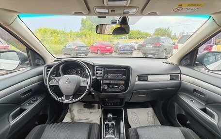 Mitsubishi Outlander III рестайлинг 3, 2017 год, 1 699 000 рублей, 8 фотография