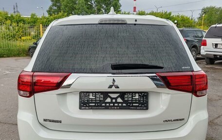 Mitsubishi Outlander III рестайлинг 3, 2017 год, 1 699 000 рублей, 6 фотография