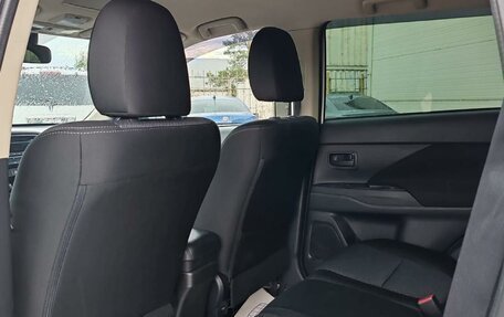 Mitsubishi Outlander III рестайлинг 3, 2017 год, 1 699 000 рублей, 10 фотография