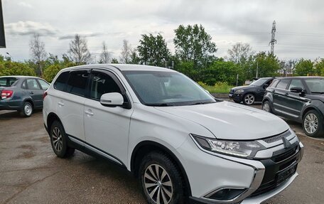 Mitsubishi Outlander III рестайлинг 3, 2017 год, 1 699 000 рублей, 3 фотография