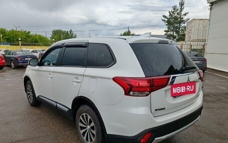Mitsubishi Outlander III рестайлинг 3, 2017 год, 1 699 000 рублей, 4 фотография