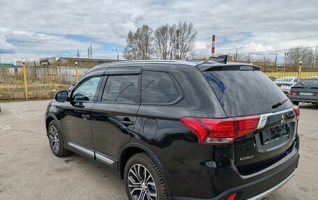 Mitsubishi Outlander III рестайлинг 3, 2017 год, 1 649 000 рублей, 4 фотография
