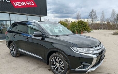 Mitsubishi Outlander III рестайлинг 3, 2017 год, 1 649 000 рублей, 3 фотография