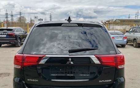 Mitsubishi Outlander III рестайлинг 3, 2017 год, 1 649 000 рублей, 6 фотография