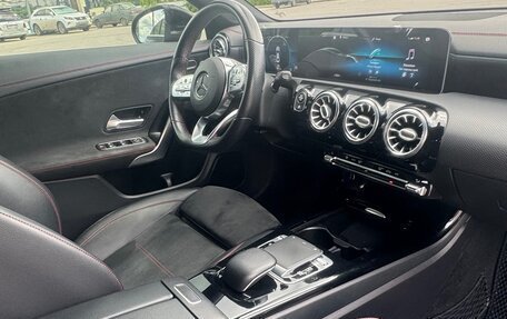 Mercedes-Benz CLA, 2019 год, 3 310 000 рублей, 9 фотография