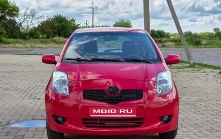 Toyota Yaris III рестайлинг, 2007 год, 400 000 рублей, 1 фотография