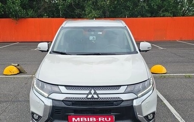 Mitsubishi Outlander III рестайлинг 3, 2019 год, 2 300 000 рублей, 1 фотография