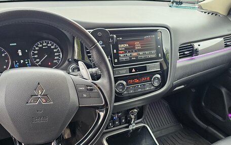 Mitsubishi Outlander III рестайлинг 3, 2019 год, 2 300 000 рублей, 9 фотография