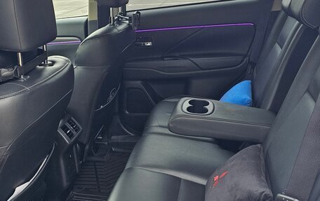Mitsubishi Outlander III рестайлинг 3, 2019 год, 2 300 000 рублей, 12 фотография