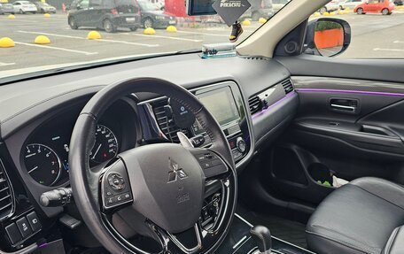 Mitsubishi Outlander III рестайлинг 3, 2019 год, 2 300 000 рублей, 10 фотография