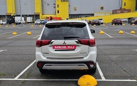 Mitsubishi Outlander III рестайлинг 3, 2019 год, 2 300 000 рублей, 6 фотография