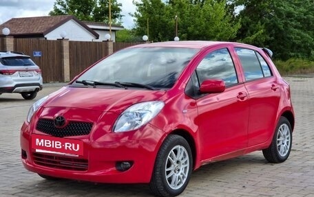 Toyota Yaris III рестайлинг, 2007 год, 400 000 рублей, 2 фотография