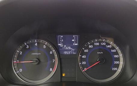 Hyundai Solaris II рестайлинг, 2015 год, 825 000 рублей, 13 фотография
