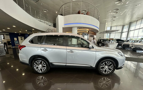 Mitsubishi Outlander III рестайлинг 3, 2018 год, 2 317 000 рублей, 4 фотография