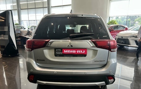 Mitsubishi Outlander III рестайлинг 3, 2018 год, 2 317 000 рублей, 6 фотография