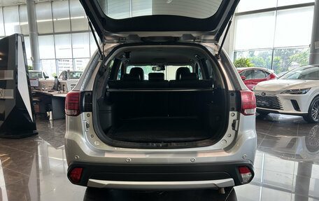 Mitsubishi Outlander III рестайлинг 3, 2018 год, 2 317 000 рублей, 10 фотография