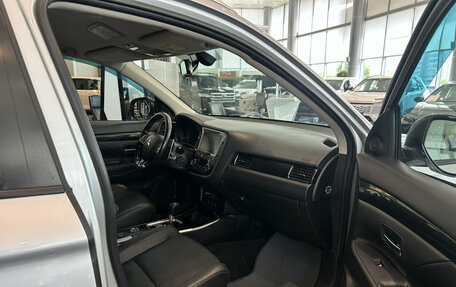 Mitsubishi Outlander III рестайлинг 3, 2018 год, 2 317 000 рублей, 11 фотография