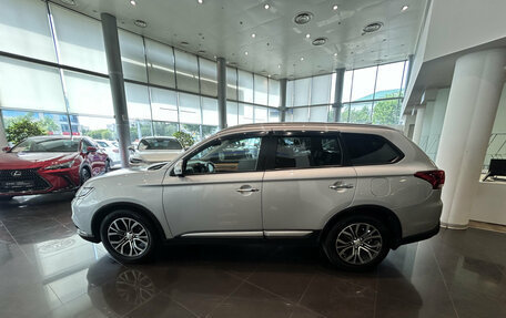 Mitsubishi Outlander III рестайлинг 3, 2018 год, 2 317 000 рублей, 8 фотография