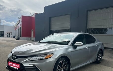 Toyota Camry, 2023 год, 3 899 000 рублей, 2 фотография
