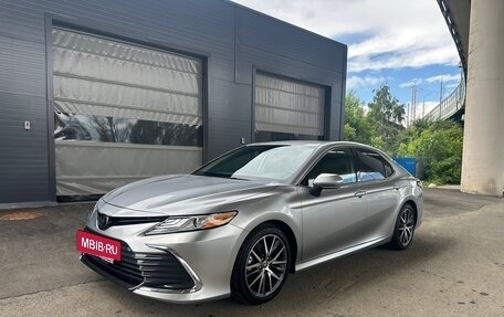Toyota Camry, 2023 год, 3 899 000 рублей, 5 фотография