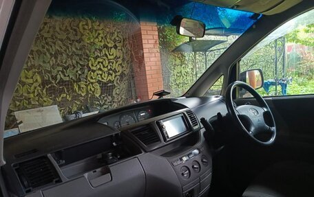 Toyota Voxy II, 2003 год, 930 000 рублей, 4 фотография