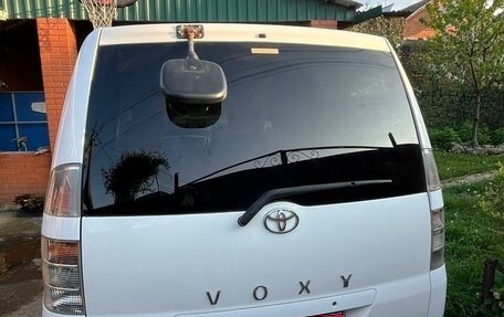 Toyota Voxy II, 2003 год, 930 000 рублей, 3 фотография