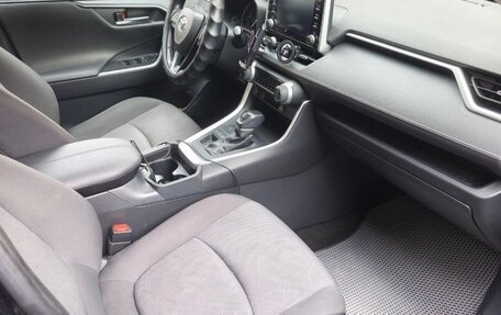 Toyota RAV4, 2019 год, 2 700 000 рублей, 6 фотография