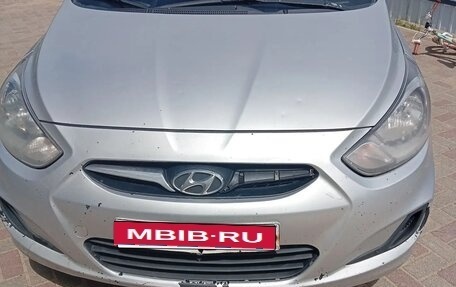 Hyundai Solaris II рестайлинг, 2012 год, 400 000 рублей, 1 фотография