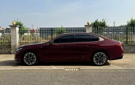 BMW 5 серия, 2024 год, 6 700 000 рублей, 3 фотография